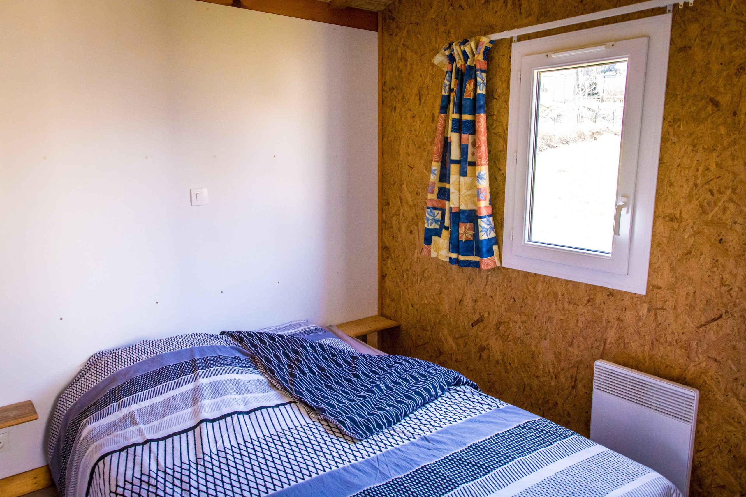 Chalets des Chartreux 5 Chambre double dans un Chalet des Chartreux au camping Détente et Clapotis au Lac de Paladru