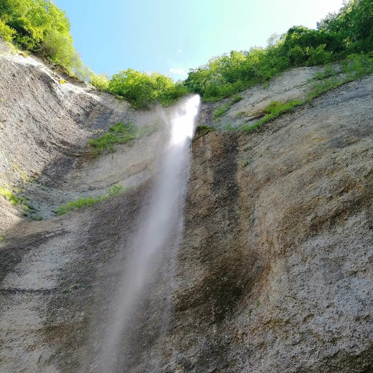 Activités 44 Cascade de la Pisserotte à Saint-Joseph-de-Rivière, à 30 minutes du camping Détente et Clapotis