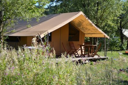 Accommodaties 6 Tente Lodge avec terrasse vue lac au camping 4 étoiles Détente et Clapotis, Isère